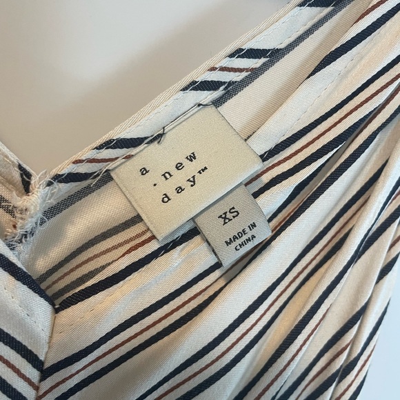 Women’s dress, size XS ( fits xs or small). Cream with stripes. - Picture 3 of 3